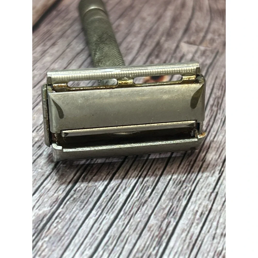 Gillette 40s Style Super Speed VTG DE‎ Safety Razor TTO Notched Center No Date